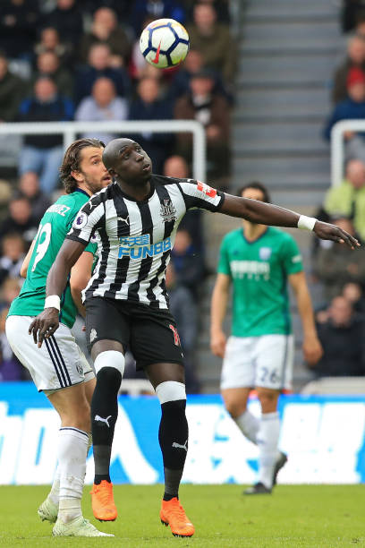 在场边忍不 在场边忍不